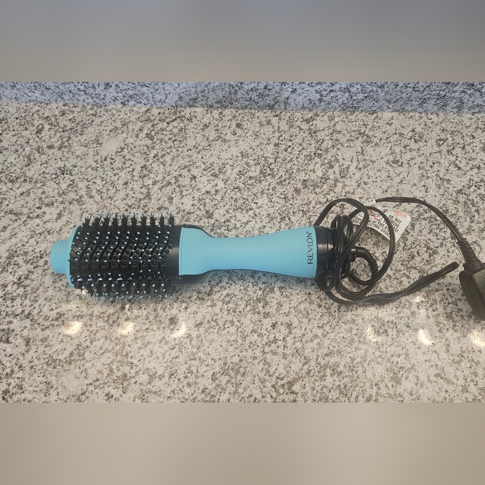 Revlon One-Step Hair Dryer and Volumizer Hot Air Brush